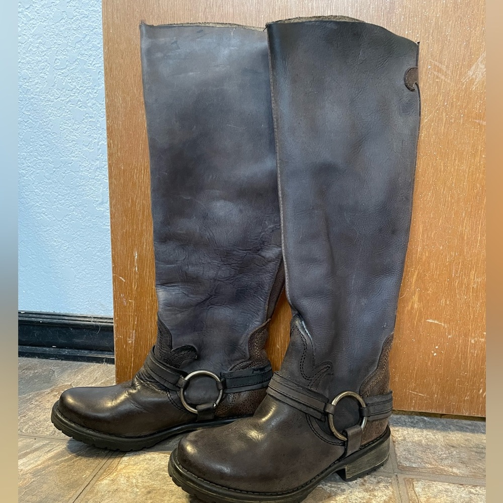 Steve Madden Judgemnt harness boots in black